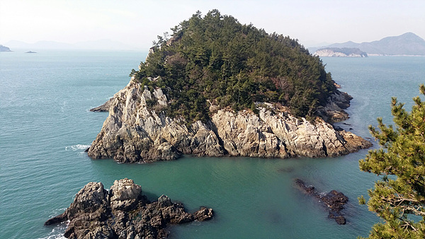  막산전망대에서 100여미터 떨어진 지점에는 아름다운 장구도가 있다. 상화도 주민들은 하화도와 장구도를 거쳐 상화도까지 이어지는 출렁다리를 만들어줄 것을 희망하고 있었다