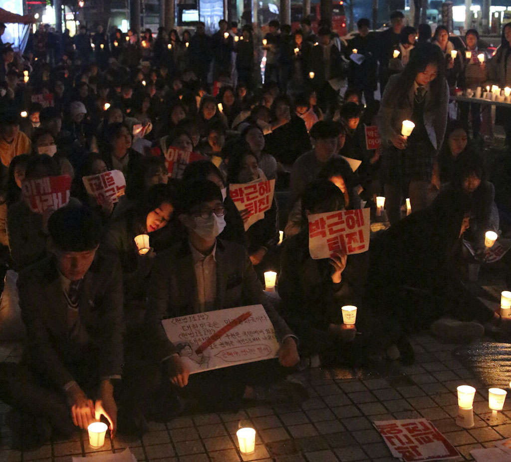 11월 20일 밤 순천 연향동 앞에는 많은 청소년들이 집회를 위해 모였다.