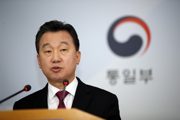 정준희 통일부 대변인이 15일 서울 세종로 정부서울청사에서 정례브리핑을 하고 있다.