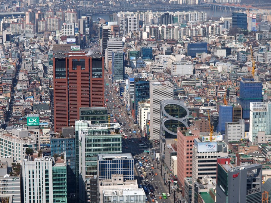 야당과 보수진영이 주장하는 경제폭망론과는 달리, 한국 경제는 최근 몇년간 선진국 가운데 최고의 성장률을 구가하고 있는 것으로 나타났다. 사진은 서울 강남대로.