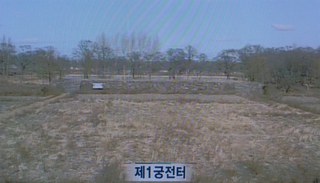 발해 수도 상경에 남은 궁궐 터. 서울시 용산구의 국립중앙박물관에서 찍은 사진. 동영상을 찍은 사진이라서 화면이 고르지 않다.