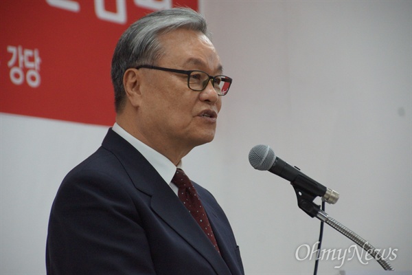 인명진 자유한국당 비대위원장이 19일 오후 대구에서 가진 당원 간담회에서 발언을 하고 있다.