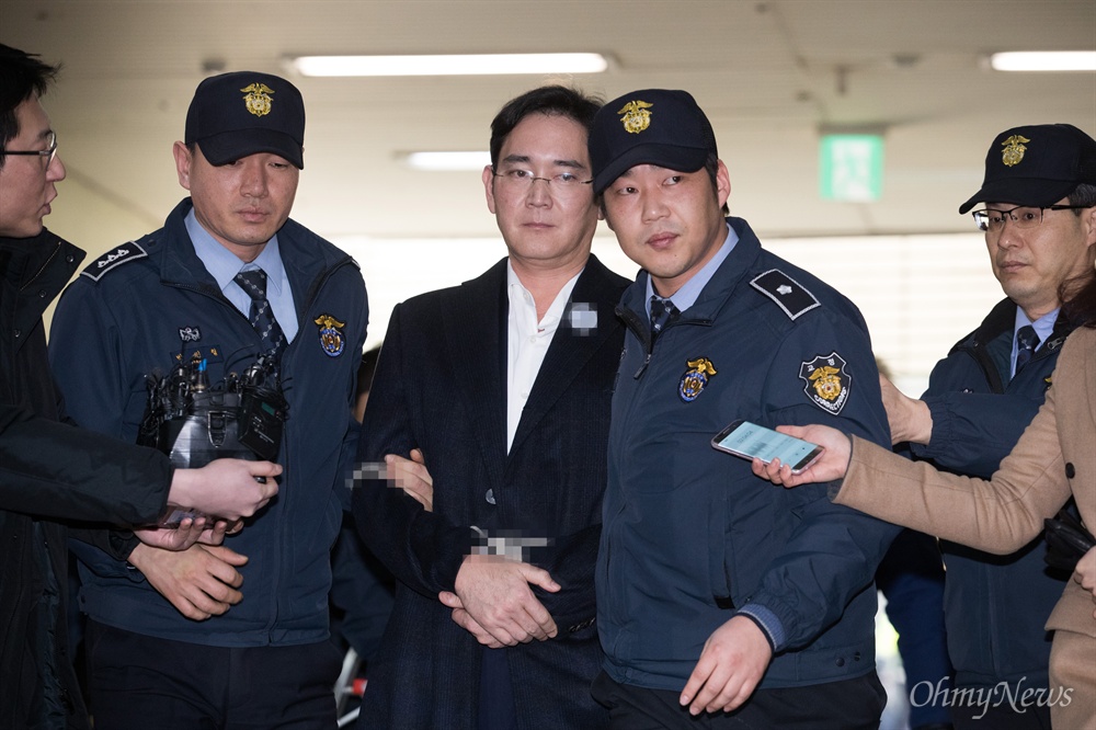 이재용 삼성전자 부회장이 구속 3일차, 박영수 특검사무실에 조사를 받기 위해 출석하고 있다. 