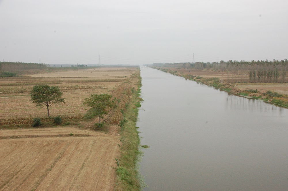 창지앙 물을 황허로 올리는 남수북조 공정의 산동성을 지나는 구간. 이 물은 동핑후로 들어가 황허로 올라간다. 