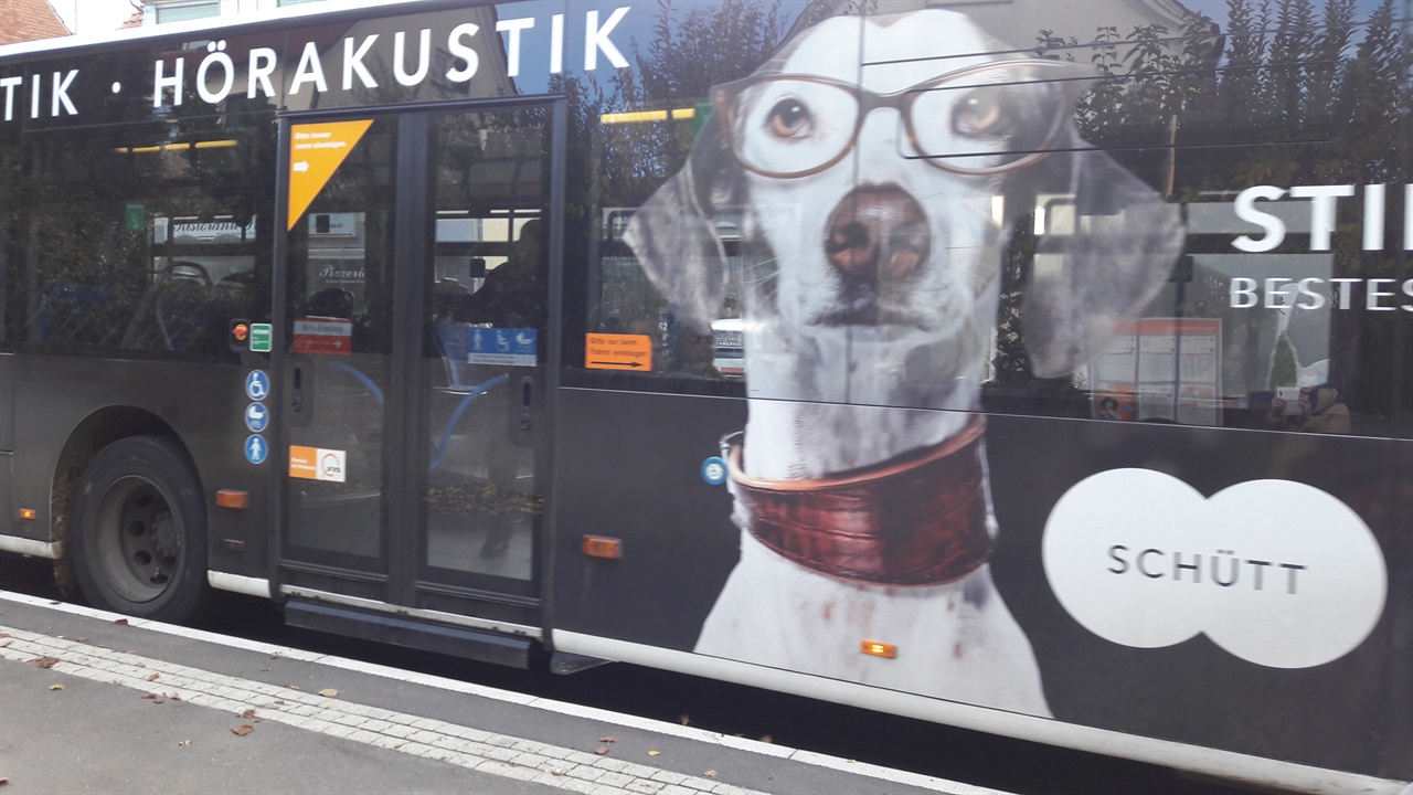 독일 버스 뒷문의 유모차표시