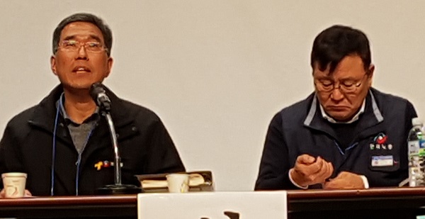 정기대의원대회 의장석에서 발언을 하고 있는 김주영 노총위원장(좌)과 이성경 사무총장이다.