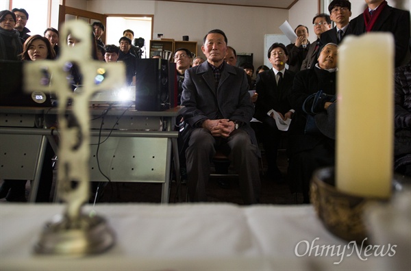 2월 24일 서울 중구 천주교 인권위에서 군 의문사 피해자 고 김훈 중위 19주기 추모미사가 거행되고 있다. 