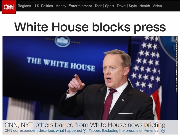 백악관의 비판적 언론 비공식 브리핑 제외를 보도하는 CNN 뉴스 갈무리. 