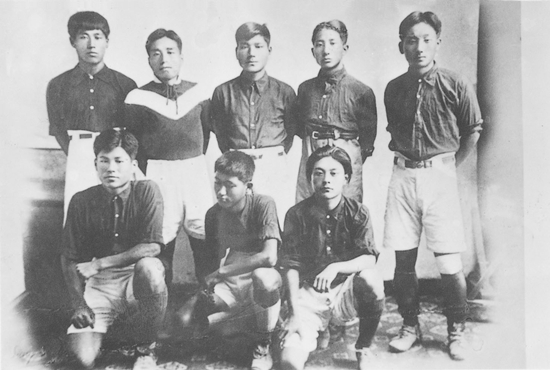  군산 평화축구단 소년팀, 뒷줄 왼쪽에서 두 번째가 채금석
