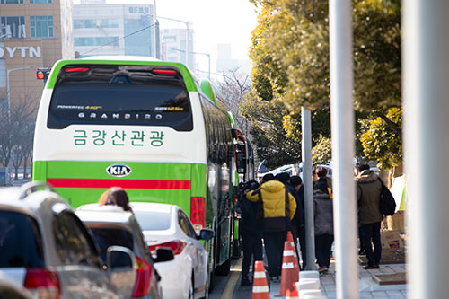 25일(토) 오전 서울 광화문을 향하는 광주 탄핵버스