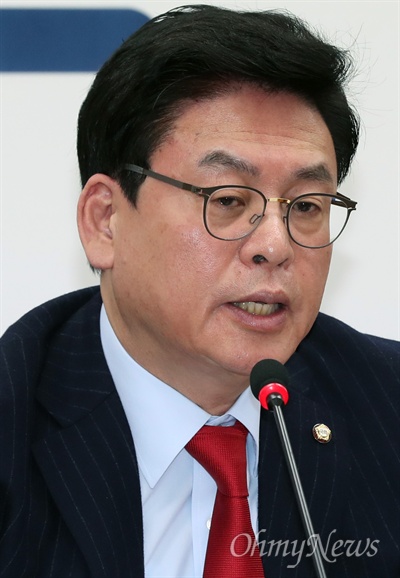 자유한국당 정우택 원내대표