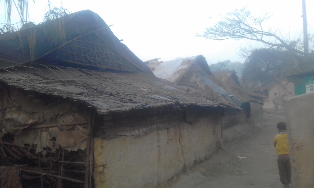 미얀마군의 집단학살을 피해 방글라데시로 피신한 로힝야족의 난민캠프내 마을