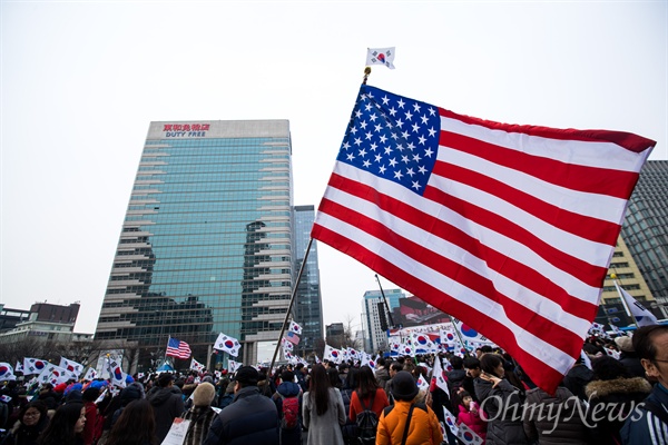 1일 오전 서울 세종로 네거리에서 한기총 주최로 3.1만세운동 구국기도회가 열리고 있다.