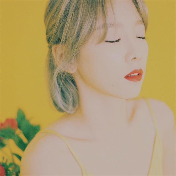  태연의 첫 정규 음반 <My Voice>의 표지.