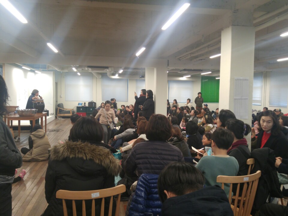서울혁신파크 맛동(16동)에서 고은정 대표가 우리 장 담그기에 대한 강연을 하고 있다. 