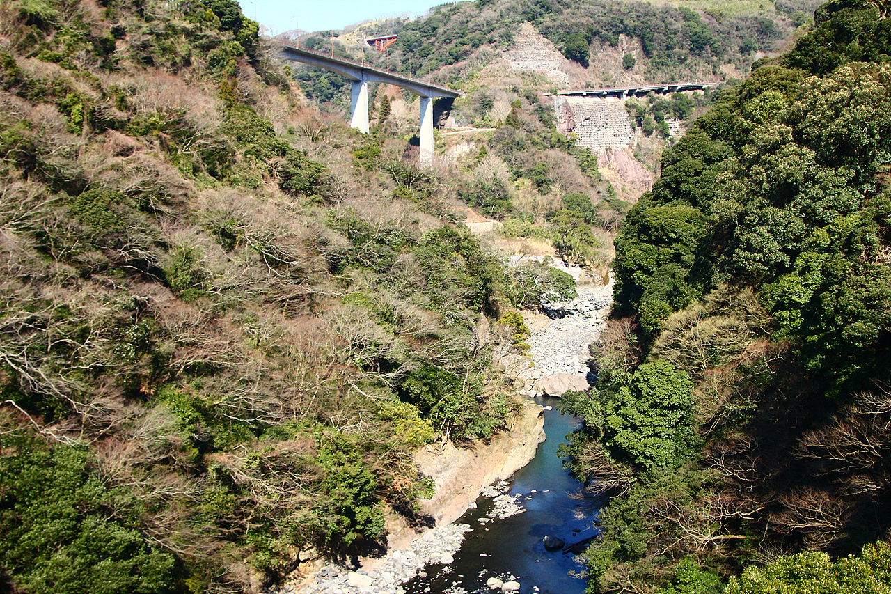 미나미아소철도의 최고절경 시라카와협곡