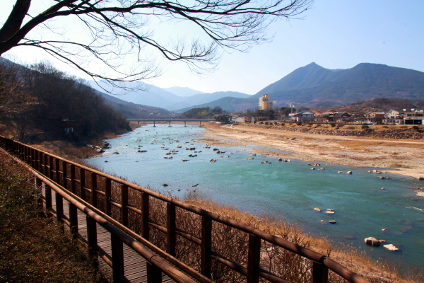 산청초등학교 뒤편 경호강변