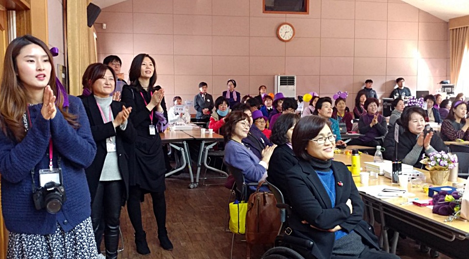9일 오후 충남여성정책개발원(원장 허성우, 충남 공주시 반포면) 대강당에서 충남 여성활동가 100여 명이 참석한 가운데 풀뿌리여성대회가 열렸다. 