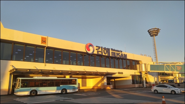 김해공항 터미널 모습
