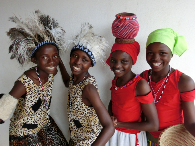 짐바브웨 어린이 공연단 모습