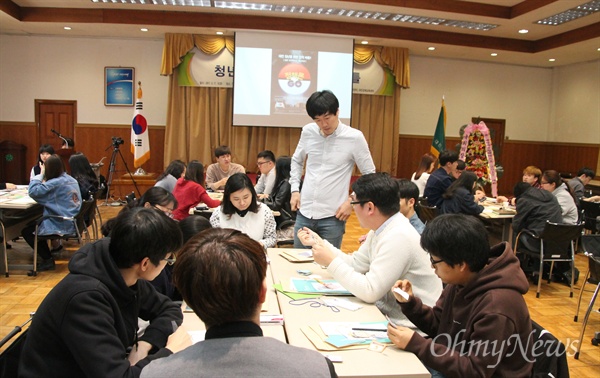  17일 오후 대전 중구 옛충남도청 대회의실에서 열린 '청년대전을 위한 정책 배틀'. 이 세미나는 대전세종연구원이 주최 한 '정책엑스포 2017'의 한 세션으로 진행됐다.