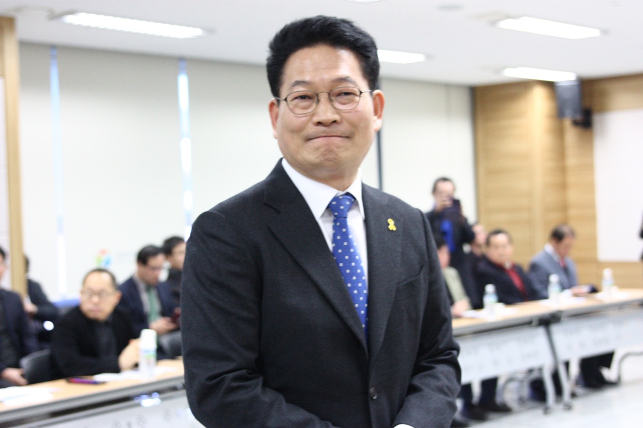 18일 오후 여수에서 '2017년 다시 읽는 대한민국 헌법'강연에 나선 송영길 의원