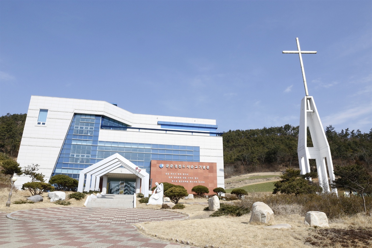  신안 증도에 들어선 문준경 전도사 순교 기념관. 문준경 전도사는 한 해에 아홉 결레의 고무신이 닳을 정도로 열심히 선교해 ‘고무신 선교’로 알려져 있다.