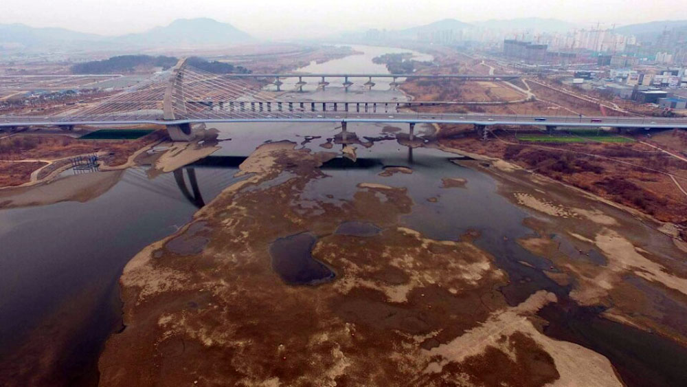  물 빠진 세종보 상류. 세월호 노란우산 프로젝트 서영석씨가 드론을 띄워 항공촬영을 해주었다. 