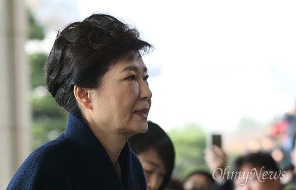 박근혜 전 대통령이 21일 오전 서초동 서울중앙지검에 피의자 신분으로 소환되고 있다. 