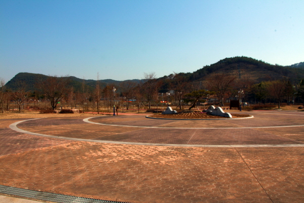 산청 묵곡생태숲 중앙광장