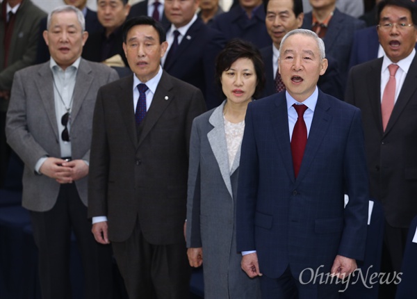 남재준 전 국정원장이 24일 오전 서울 용산구 전쟁기념관에서 대선 출마 선언을 하고 있다. 