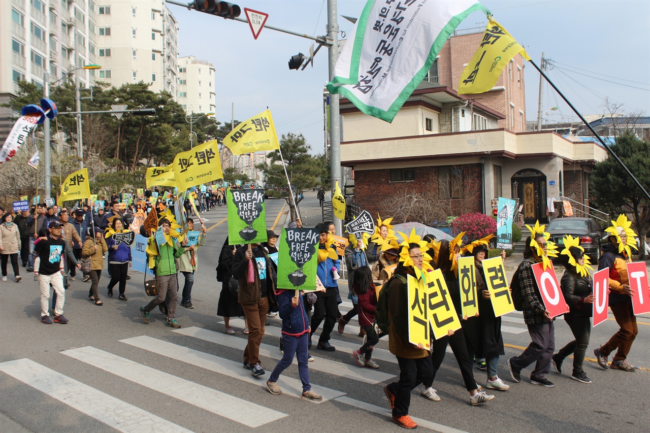 원도심을 향하는 행열 당진의 원도심을 향해 가고 있는 참가자들