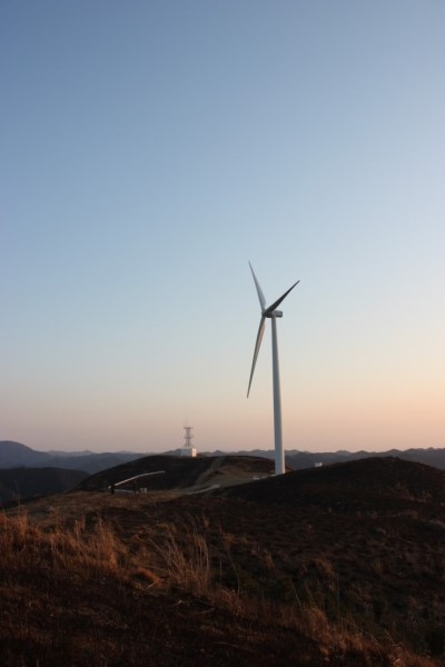 일본 쓰시마  센뵤마키산 풍력발전기