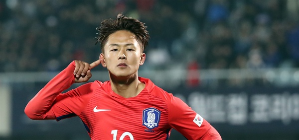  지난 27일 충남 천안종합운동장에서 열린 U-20 4개국 축구대회 한국과 잠비아의 경기에서 한국 이승우가 골을 넣고 환호하고 있다.