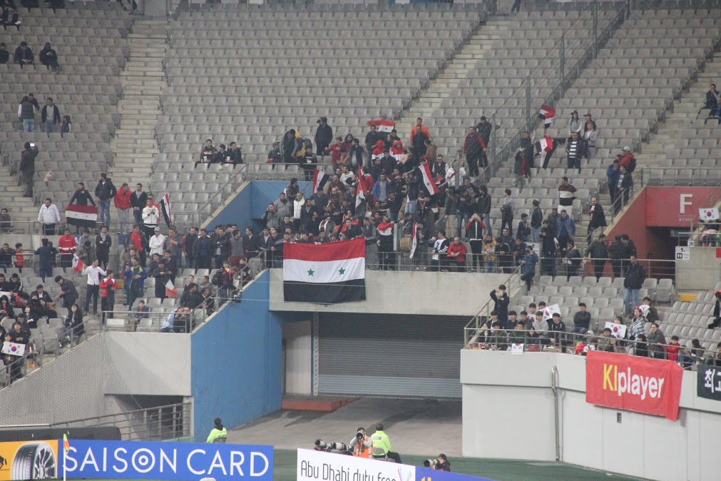 원정석의 시리아 응원단 양적으로 얼마 되지 않은 수였지만, 그들의 응원은 자국 팀에게 큰 힘이 되었다.