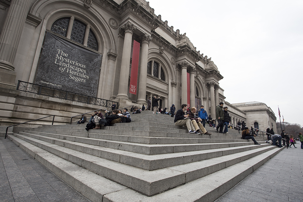 뉴욕 메트로폴리탄 미술관은 관람객들로 인산인해를 이룬다. 