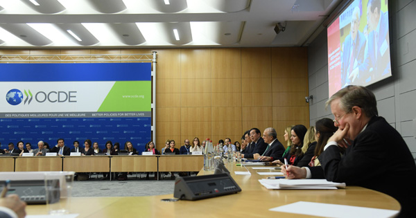 박원순 서울시장이 29일 오후(현지시각) 프랑스 파리에 있는 OECD 본부에서 특강을 하고 있다.