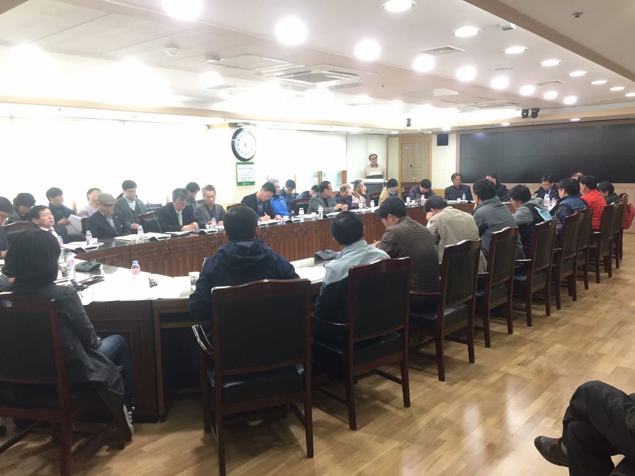 세월호목포회의는 전남지역 60여 개 단체가 목포에 모여 세월호 목포신항 거치 대책을 논의했다.