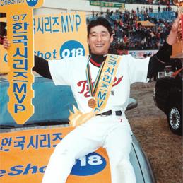  1997년 한국시리즈에서 MVP로 선정된 이종범 (출처: KIA 타이거즈 홈페이지)