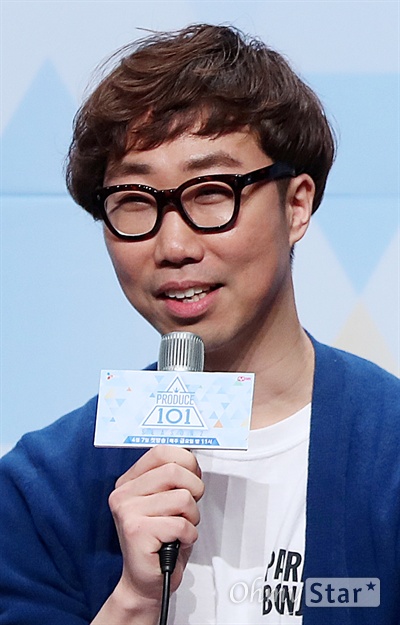 '프로듀스101 시즌2' 안준영 PD, 악마의 편집 안합니다!  3일 오후 서울 여의도 63시티에서 열린 Mnet <프로듀스101 시즌2> 제작발표회에서 안준영 PD가 기자들의 질문에 답하고 있다. 총 53개 기획사에서 모인 101명의 남자 연습생들이 참가한 <프로듀스101 시즌2>는 대중이 국민 프로듀서가 되어 멤버들을 발탁하고 콘셉트와 그룹명 등을 직접 정하는 국민 보이그룹 육성 프로그램이다. 7일 금요일 오후 11시 첫 방송.