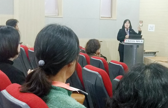 윤미향 공동대표가 위안부피해자할머니들에 관한 이야기를 전하고 있다.