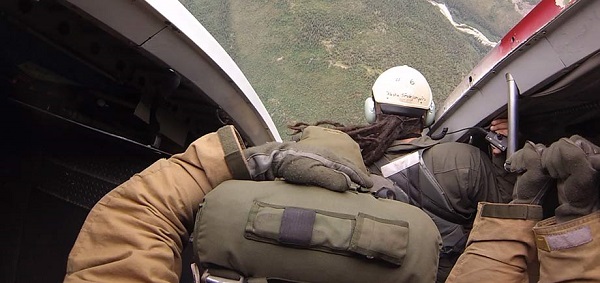 한 스모크점퍼가 낙하훈련을 준비하고 있다. (사진출처: 미국 스모크점퍼 협회)
