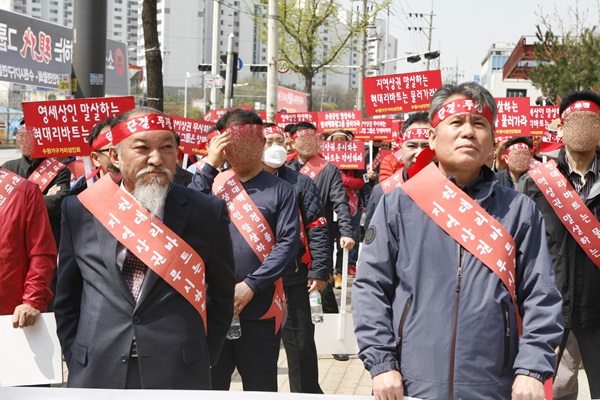 수원시상인연합회 최극렬 회장(좌)과 수원가구거리상인회 김종묵 회장