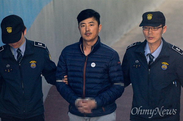 사기와 알선수재 혐의로 체포된 최순실의 최측근이었던 고영태가 13일 오후 서초구 서울중앙지방법원에서 열린 체포적부심사에 출석하고 있다.