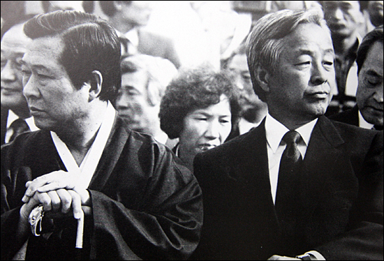 1987년 대선을 앞둔 10월 고려대에서 열린 집회에서, 김대중과 김영삼 당시 야당 총재 모습.