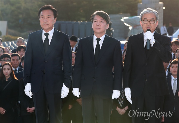 안철수 후보, 4.19민주묘지 참배 안철수 국민의당 대선후보가 ‘제57주년 4.19혁명 기념일’인 19일 오전 서울 강북구 수유동 국립419민주묘지를 참배했다.