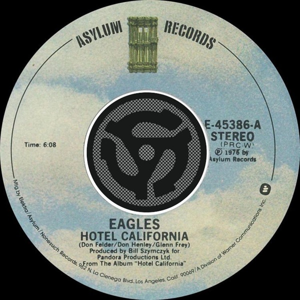  록그룹 이글즈의 'Hotel California' CD 싱글.  동명곡을 포함 총 2곡이 수록되어 있다.