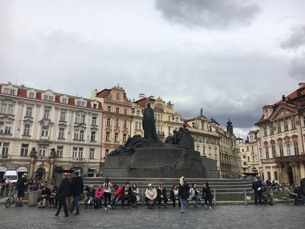 얀 후스 동상(Jan Hus Monument , Pomni Jana Husa)
