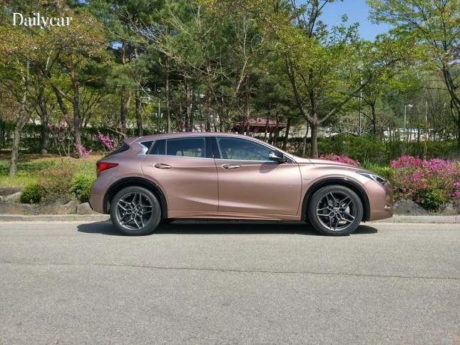 인피니티 Q30