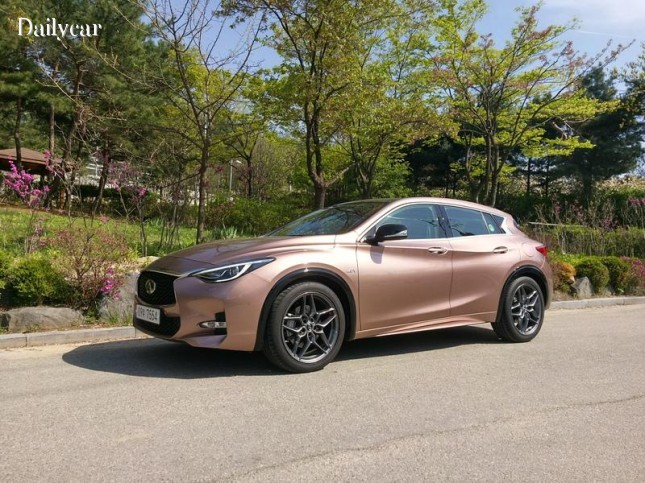 인피니티 Q30